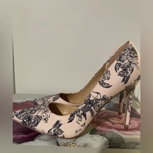 NWOT tattoo print heels